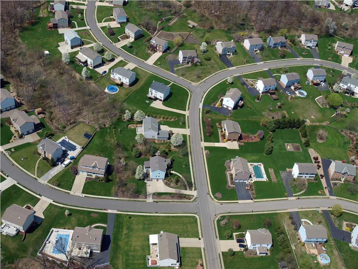 Aerial view of residential neighborhood with homes featuring Shinnova-installed solar panels